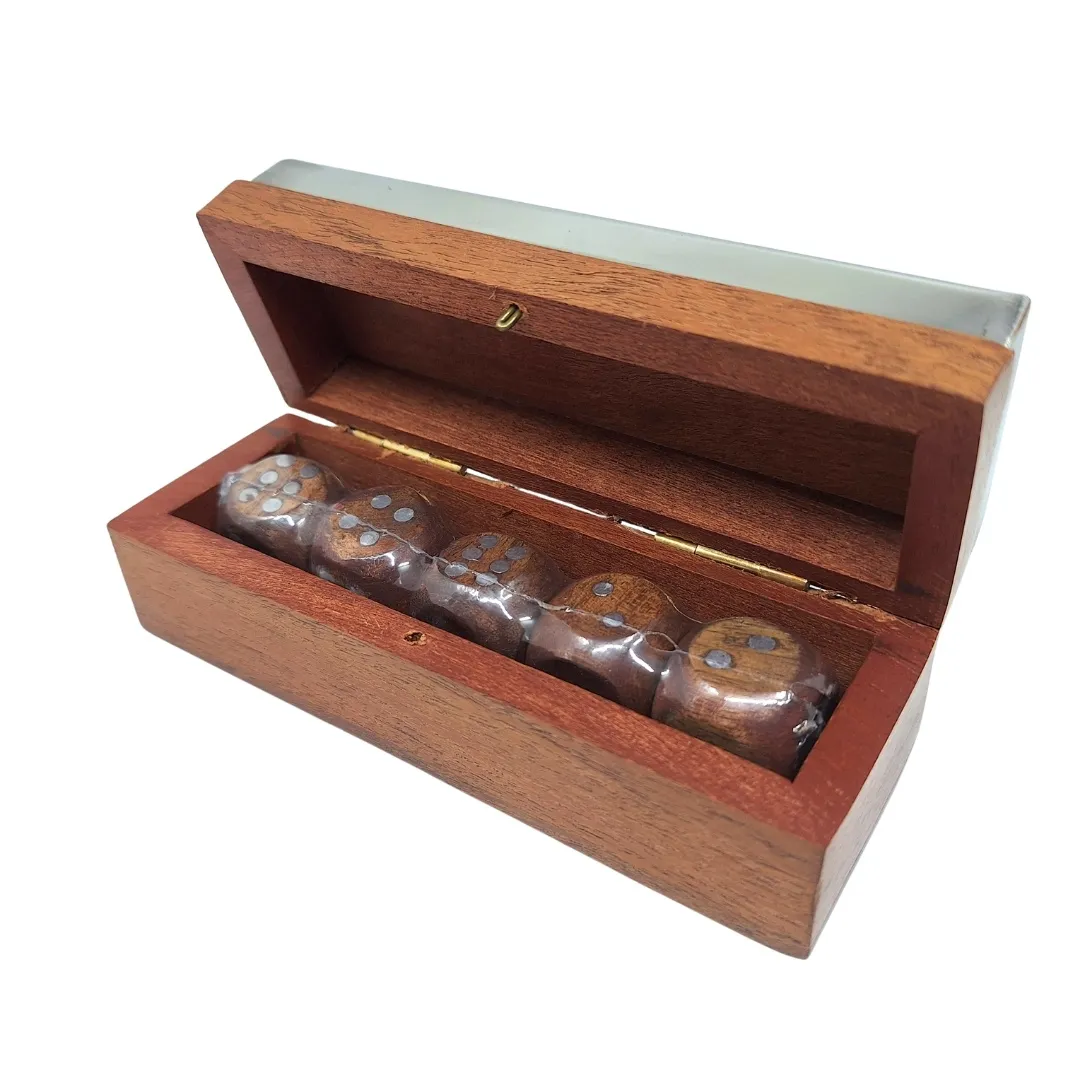 Gra w kości w pudełku drewnianym z metalowym topem G1117