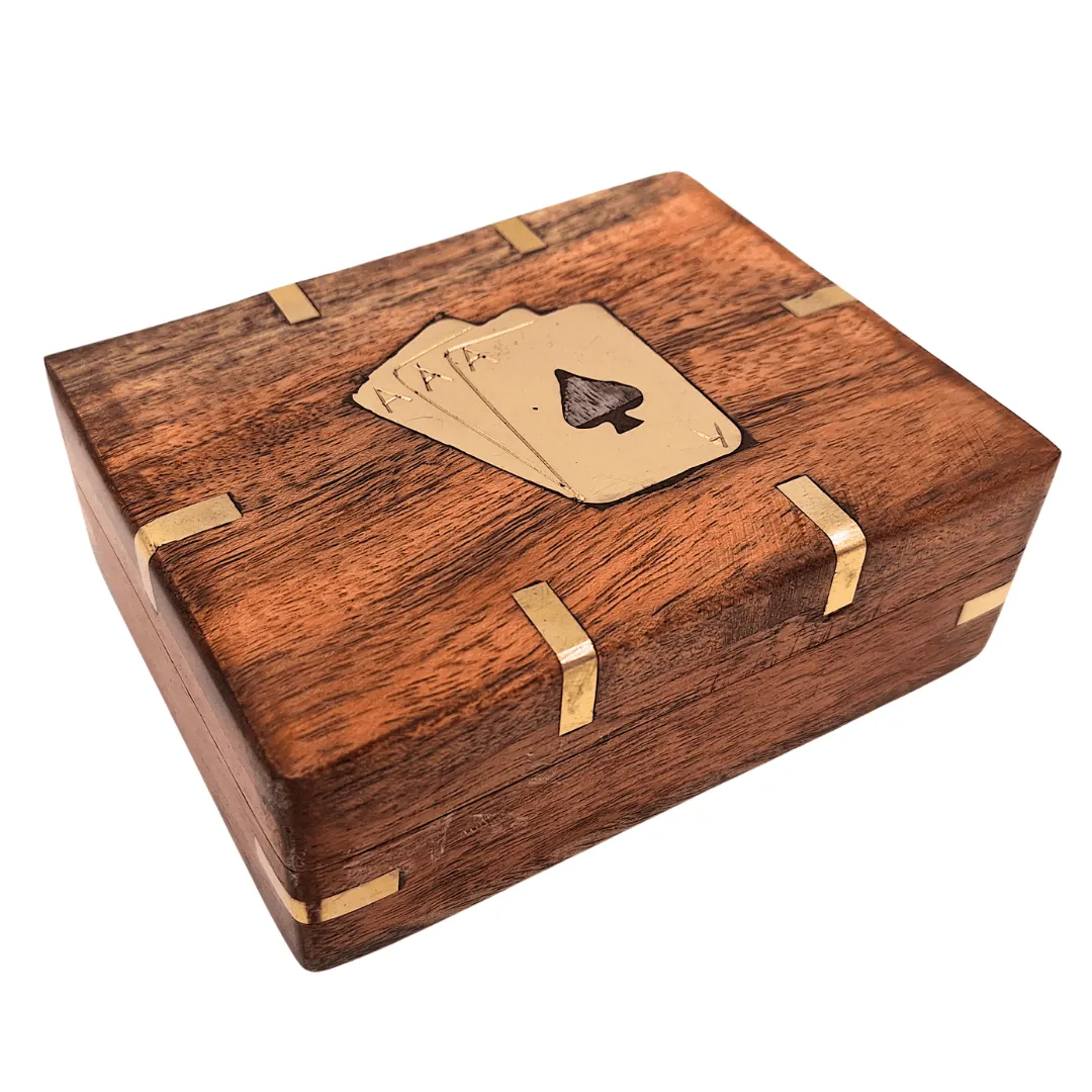 Talia kart w drewnianym pudełku z mosiężnymi zdobieniami CS-005